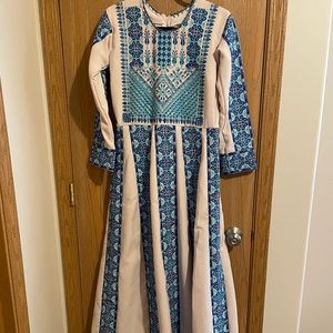 “Exchange” Women’s Size 4 Palestinian thobe